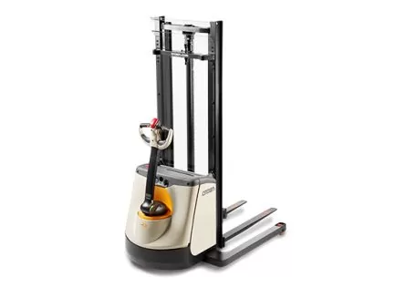 M 3200 Walkie Straddle Stacker